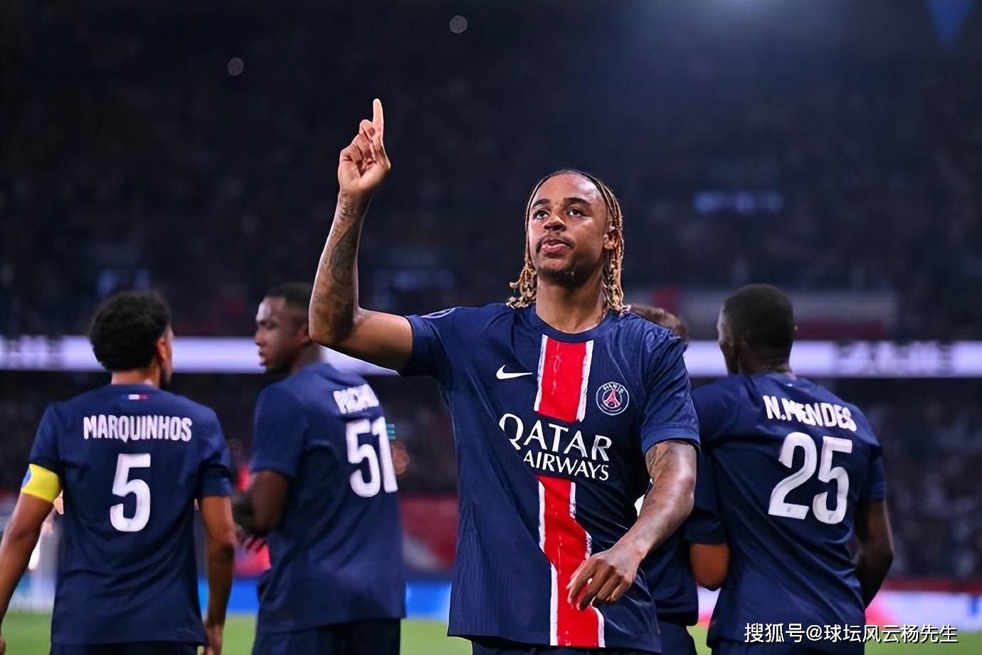 巴黎圣日耳曼主场取胜,球迷欢欣鼓舞视频 巴黎圣日耳曼主场取胜,球迷欢欣鼓舞视频