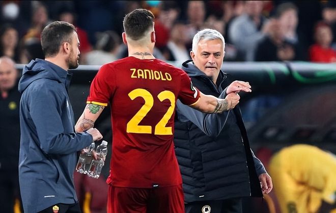 包含阿马安戈主场爆冷击败波佩，取得突破性胜利的词条