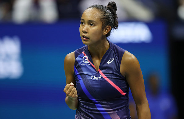 包含阿马安戈主场爆冷击败波佩，取得突破性胜利的词条