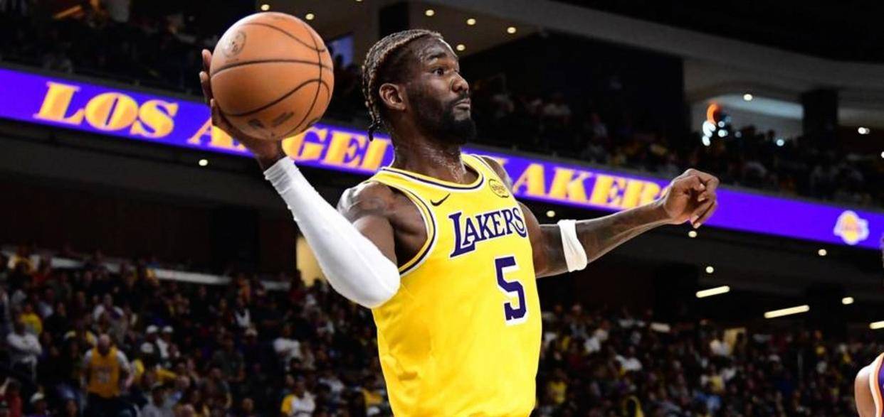 湖人队替补得分爆发，助球队取胜